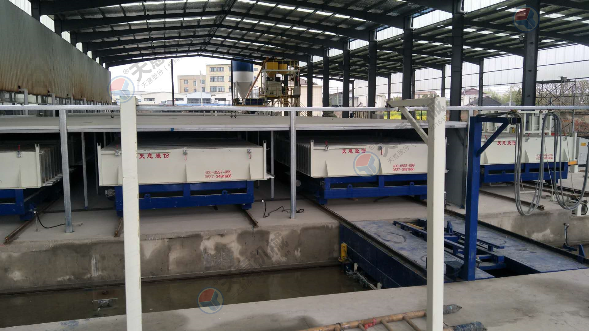 相對(duì)于傳統(tǒng)墻板機(jī)設(shè)備，新型墻板機(jī)有點(diǎn)更多